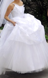 Купите прекрасное свадебное платье за 30 тыс. и получите 1 макияж в подарок!!!
