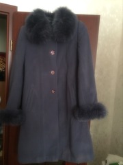 Продам женское сиреневое пальто с мехом песца за 10 тыс