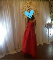 Красное атласное платье на выпускной