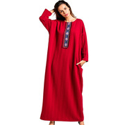 Длинное вязанное арабское платье красного цвета
