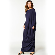 Свободное длинное платье темно-синего цвета с длинными рукавами