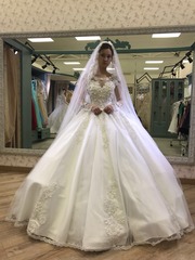Шикарное свадебное платье 3д цветочками
